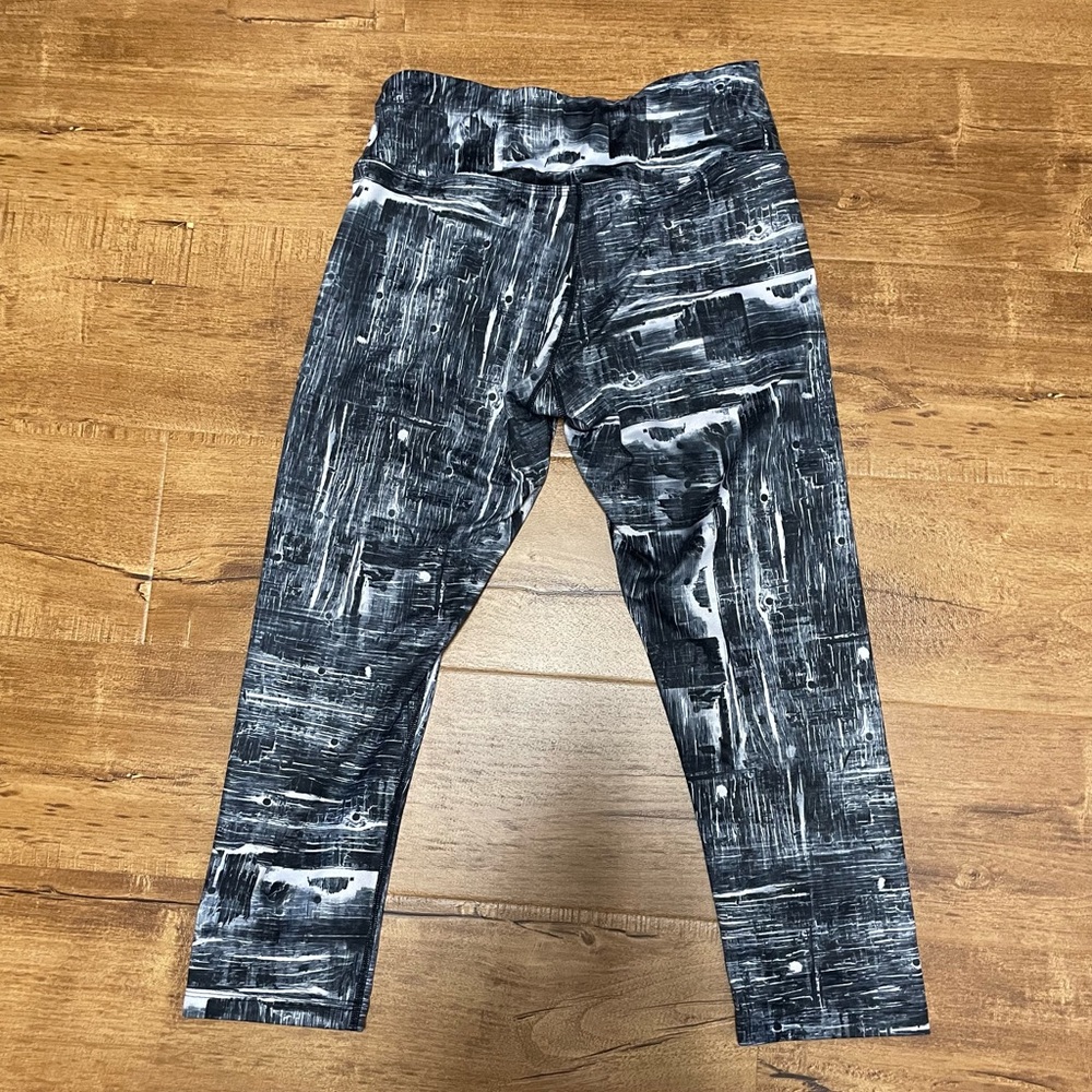 Small BeachBody Capris - Picture 3 of 4